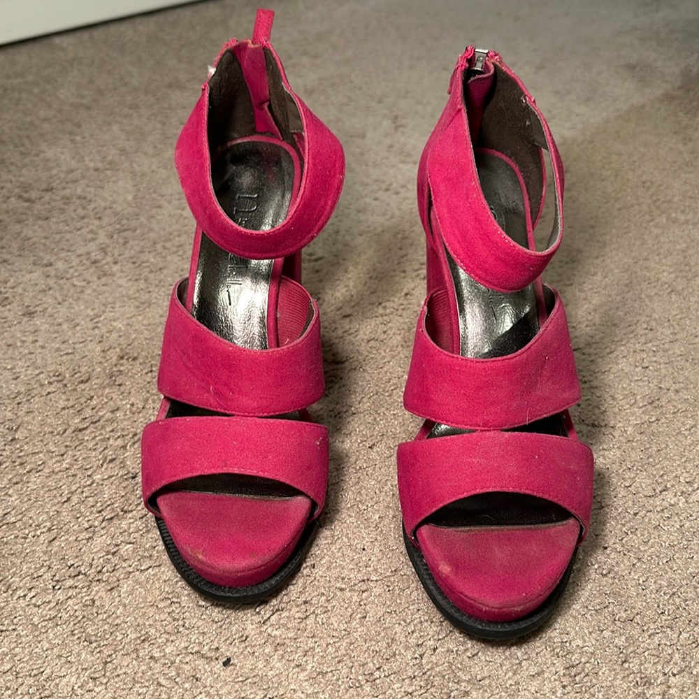 Fuchsia Strappy chunky heel